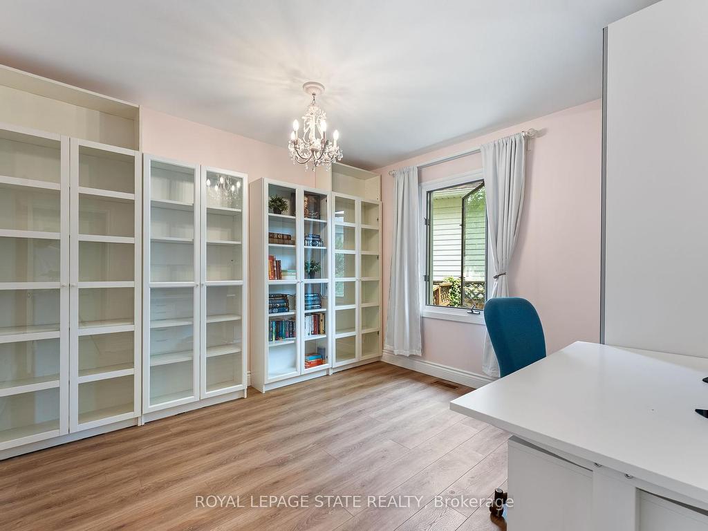 









82


Gilbert

Avenue,
Hamilton,




ON
L9G 1R4

