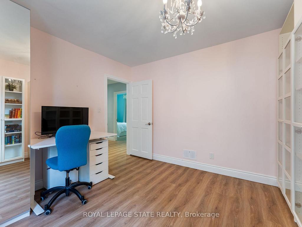 









82


Gilbert

Avenue,
Hamilton,




ON
L9G 1R4

