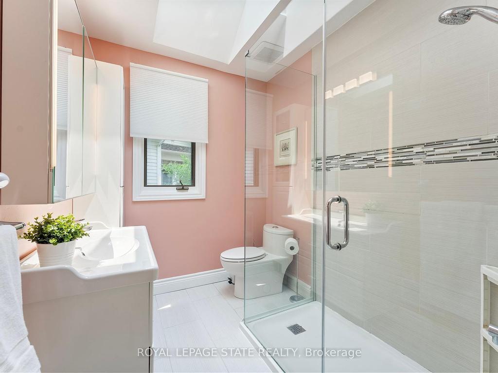 









82


Gilbert

Avenue,
Hamilton,




ON
L9G 1R4

