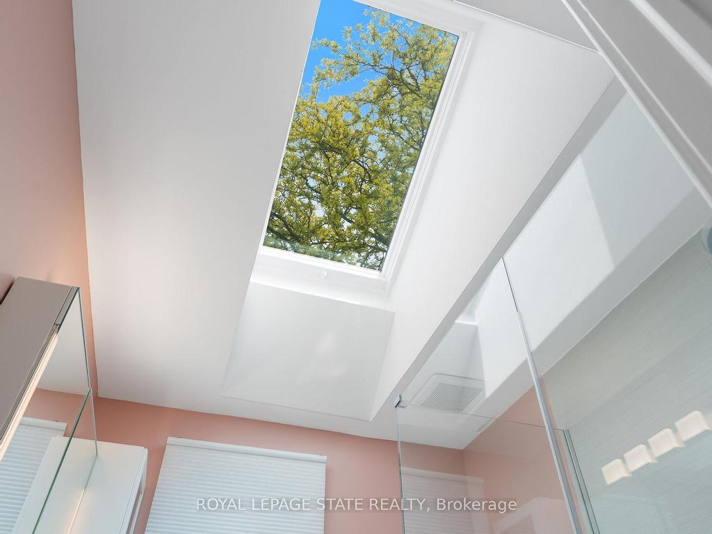 









82


Gilbert

Avenue,
Hamilton,




ON
L9G 1R4

