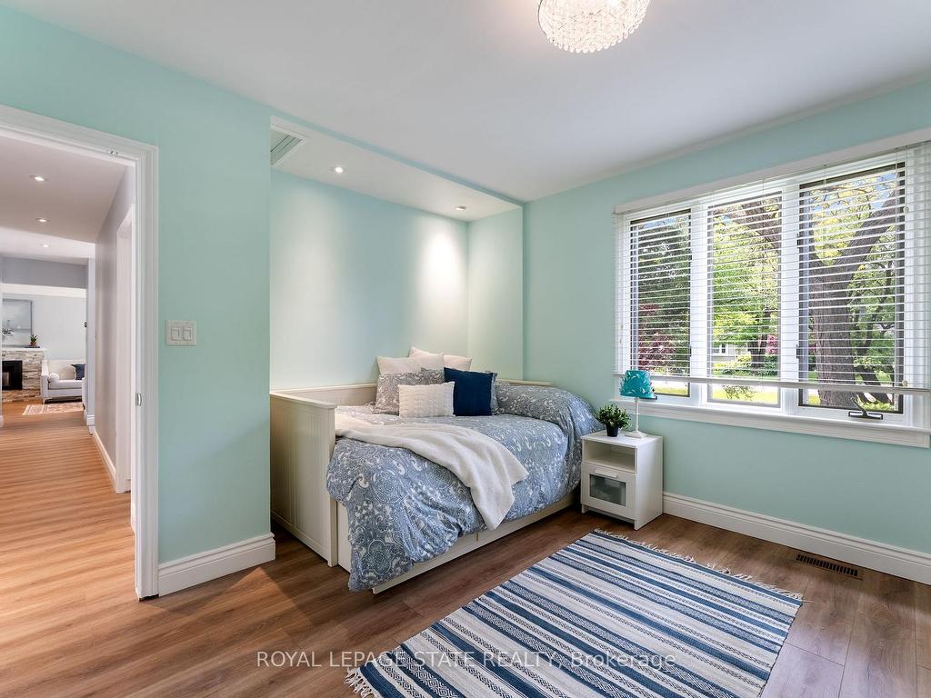 









82


Gilbert

Avenue,
Hamilton,




ON
L9G 1R4

