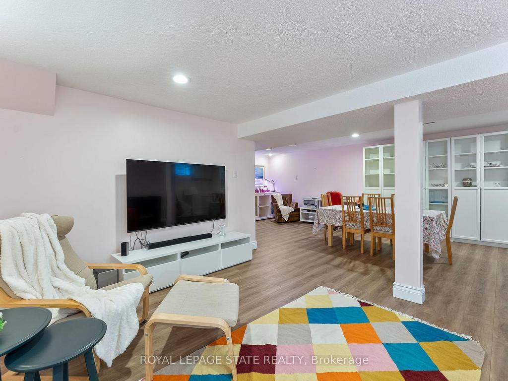 









82


Gilbert

Avenue,
Hamilton,




ON
L9G 1R4

