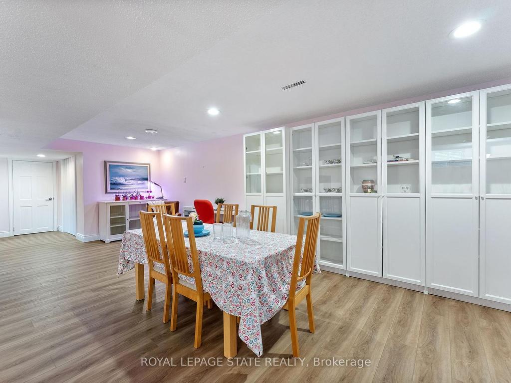 









82


Gilbert

Avenue,
Hamilton,




ON
L9G 1R4

