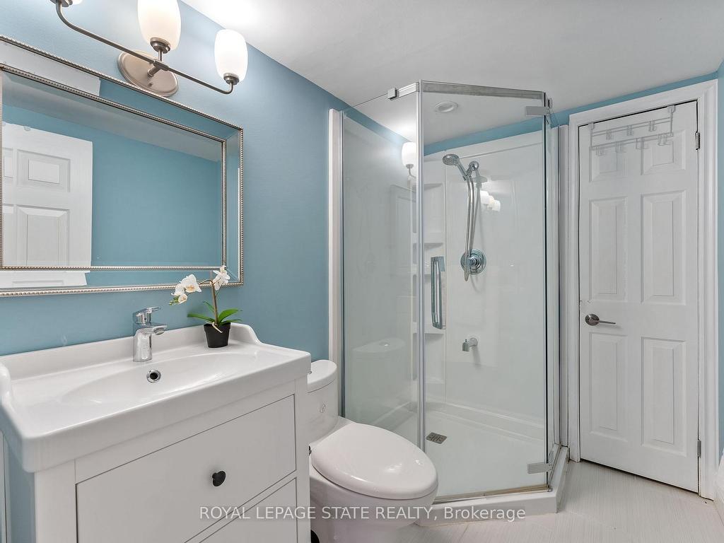 









82


Gilbert

Avenue,
Hamilton,




ON
L9G 1R4

