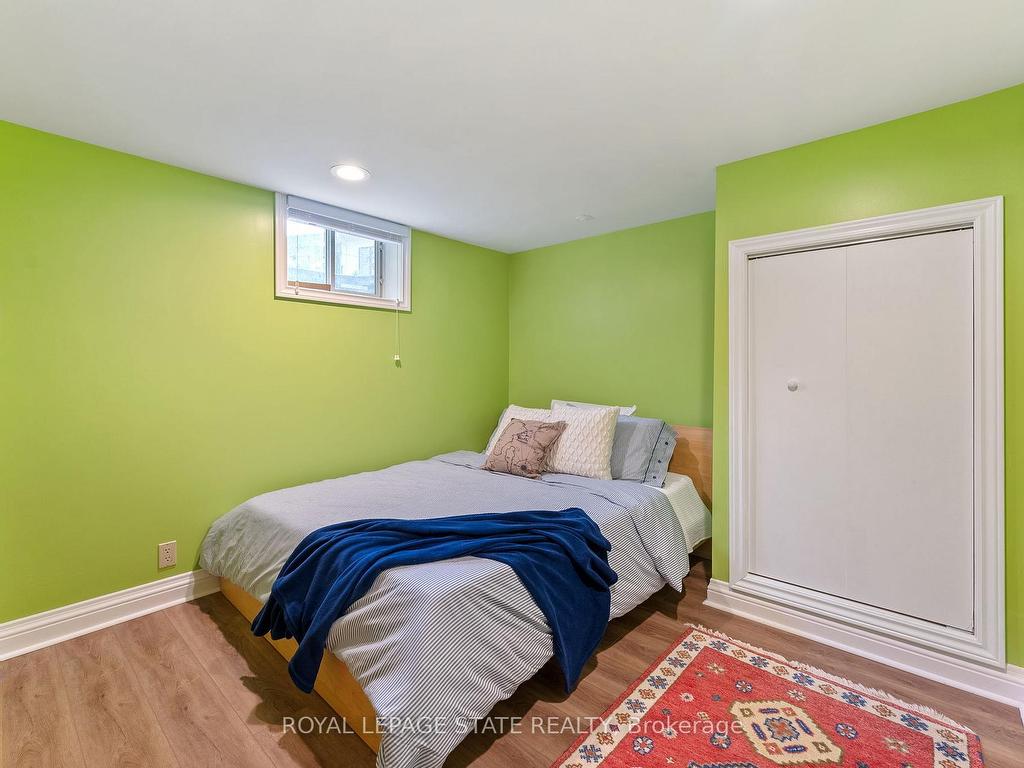 









82


Gilbert

Avenue,
Hamilton,




ON
L9G 1R4

