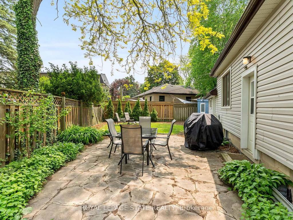 









82


Gilbert

Avenue,
Hamilton,




ON
L9G 1R4

