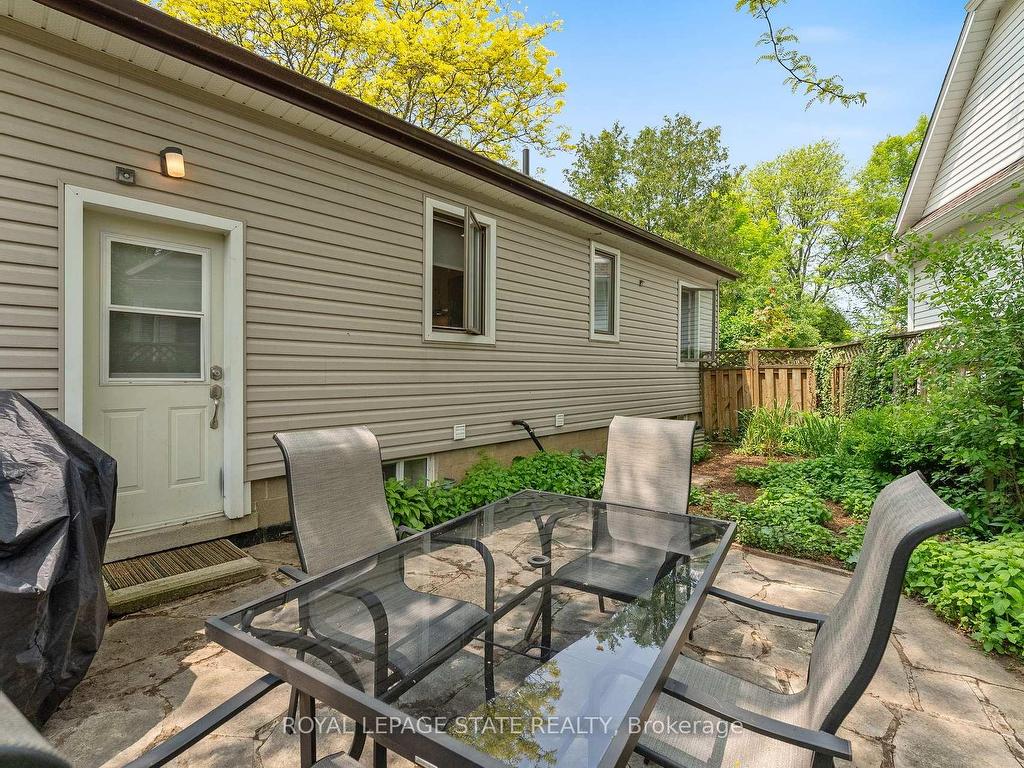









82


Gilbert

Avenue,
Hamilton,




ON
L9G 1R4

