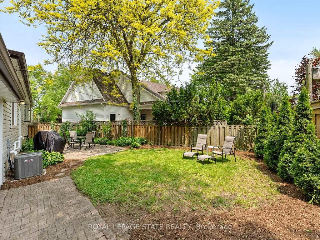









82


Gilbert

Avenue,
Hamilton,




ON
L9G 1R4

