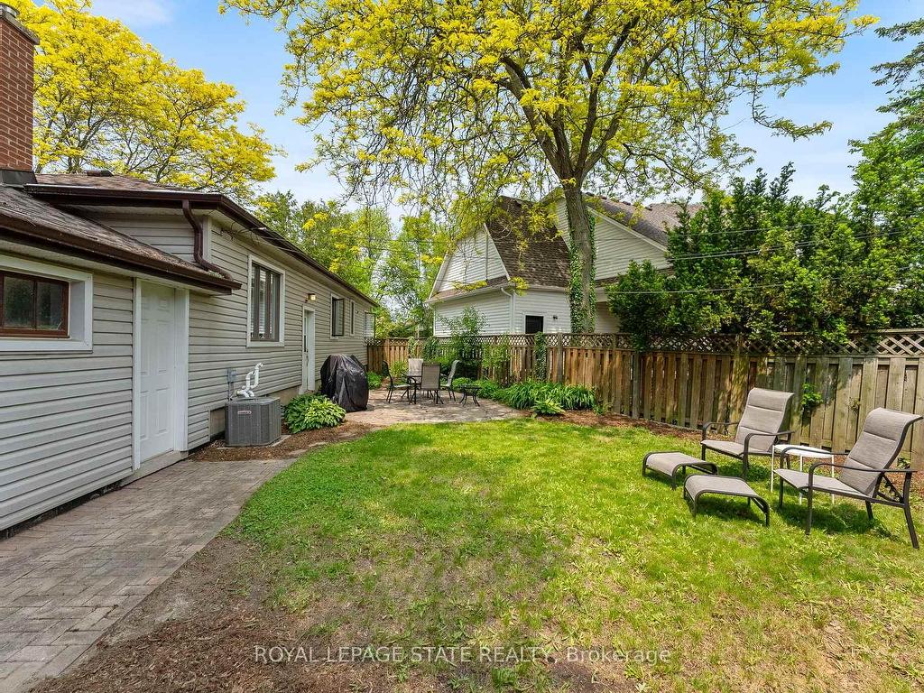 









82


Gilbert

Avenue,
Hamilton,




ON
L9G 1R4

