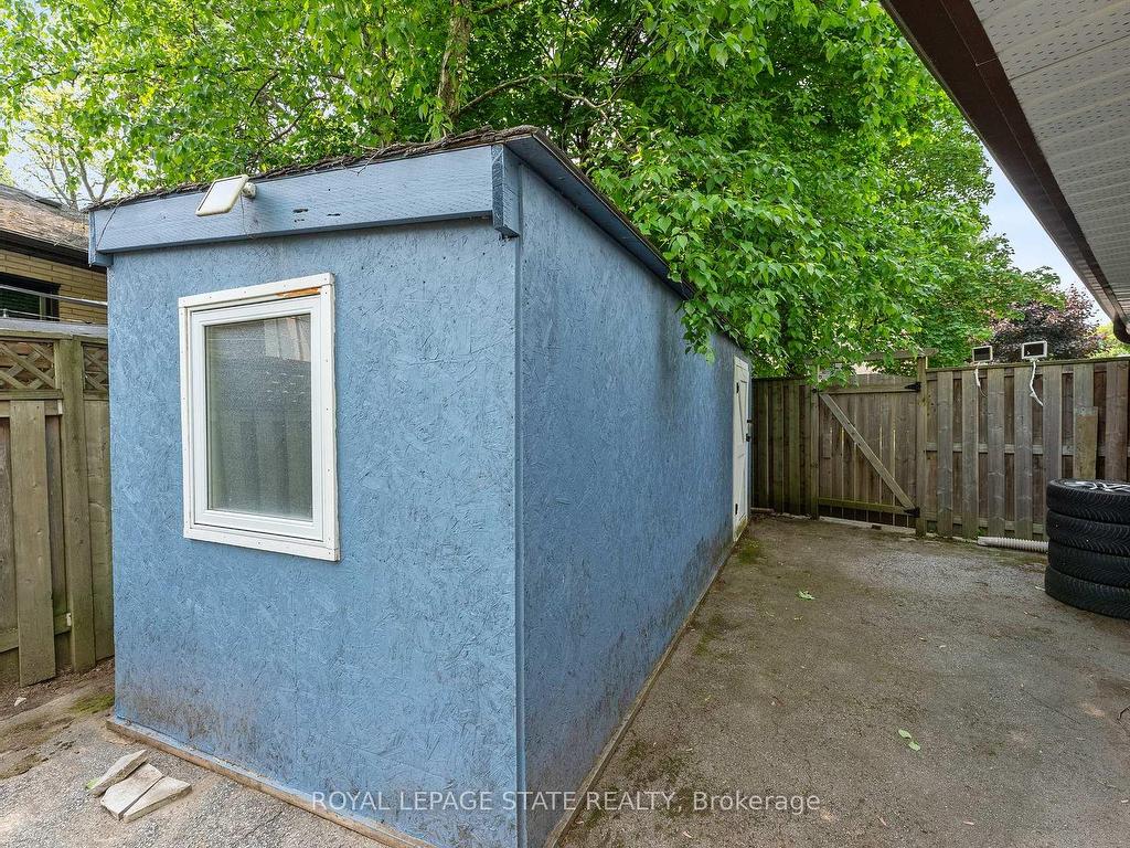 









82


Gilbert

Avenue,
Hamilton,




ON
L9G 1R4


