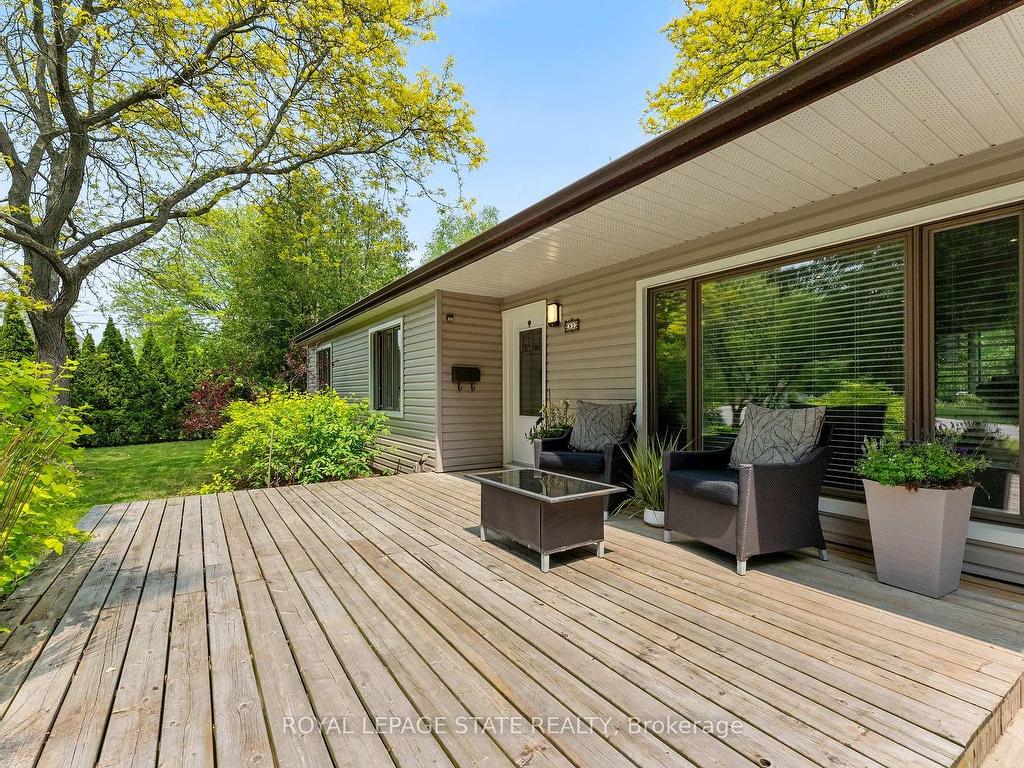 









82


Gilbert

Avenue,
Hamilton,




ON
L9G 1R4

