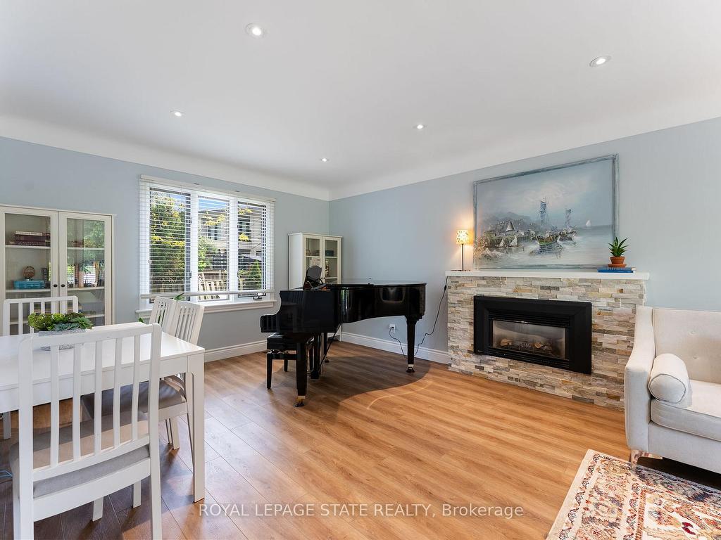 









82


Gilbert

Avenue,
Hamilton,




ON
L9G 1R4

