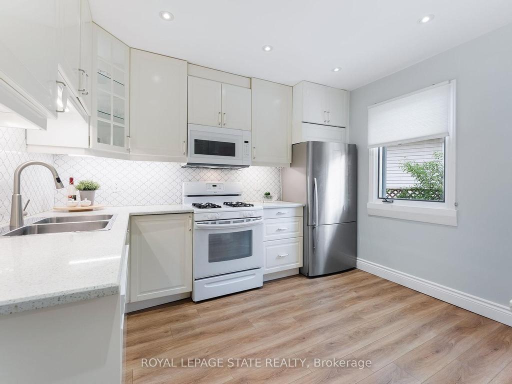 









82


Gilbert

Avenue,
Hamilton,




ON
L9G 1R4

