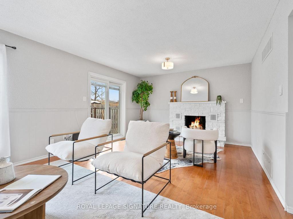 









1399


Underwood

Drive,
Mississauga,




ON
L4W 3M9

