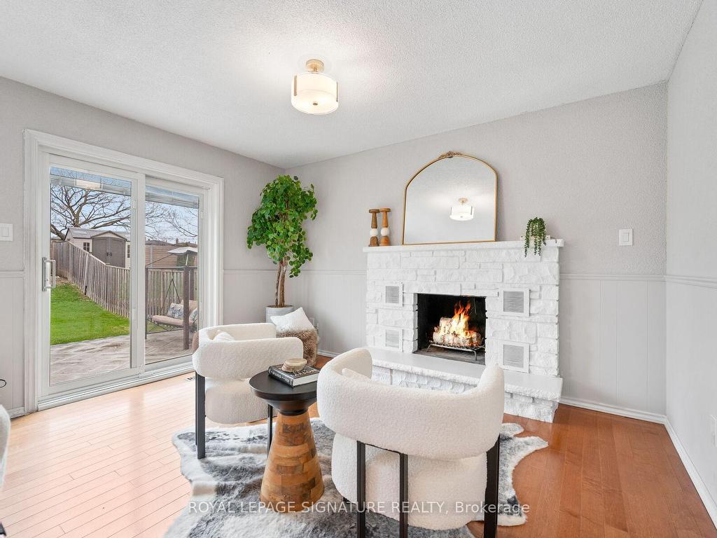 









1399


Underwood

Drive,
Mississauga,




ON
L4W 3M9

