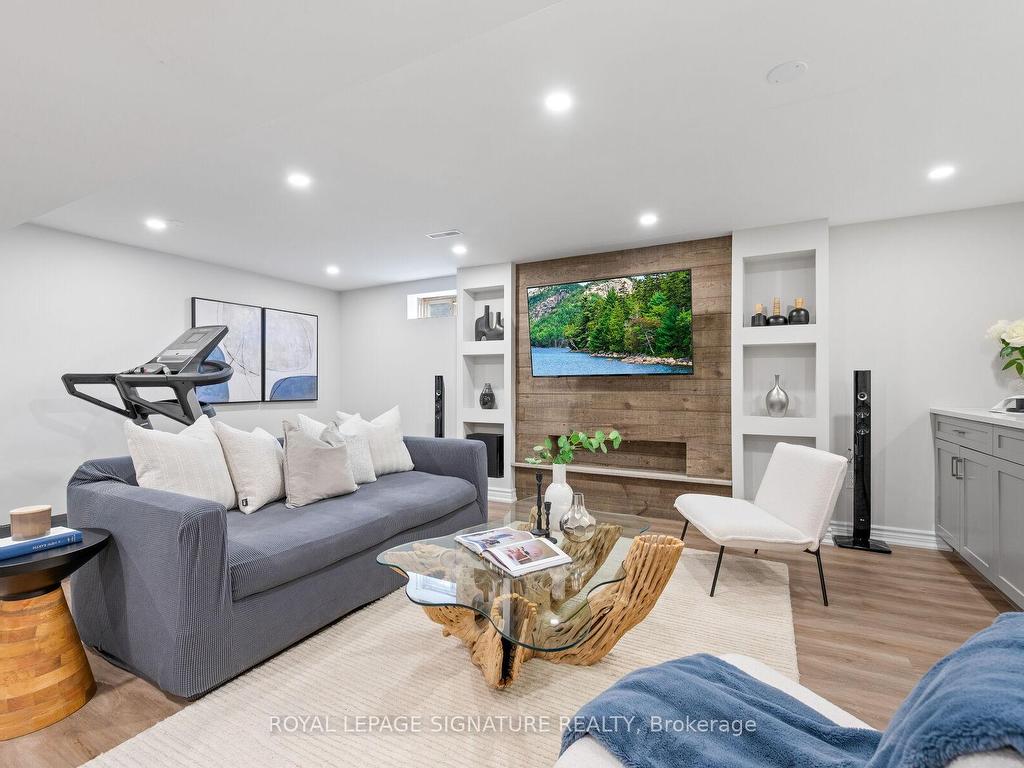 









1399


Underwood

Drive,
Mississauga,




ON
L4W 3M9

