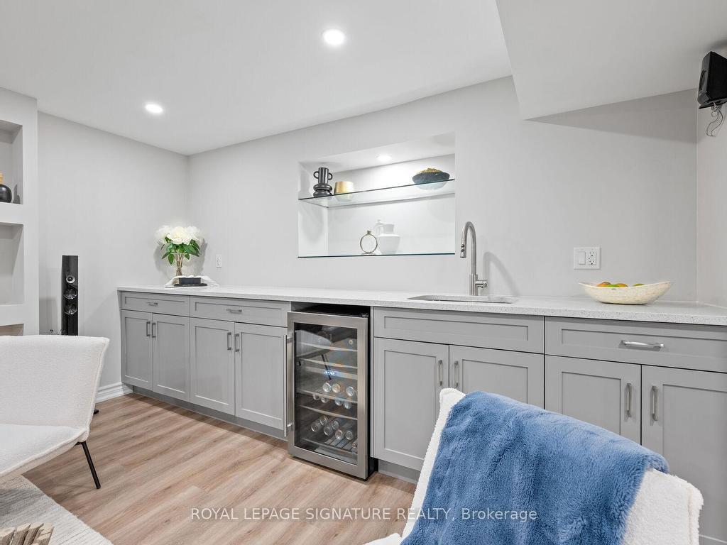 









1399


Underwood

Drive,
Mississauga,




ON
L4W 3M9


