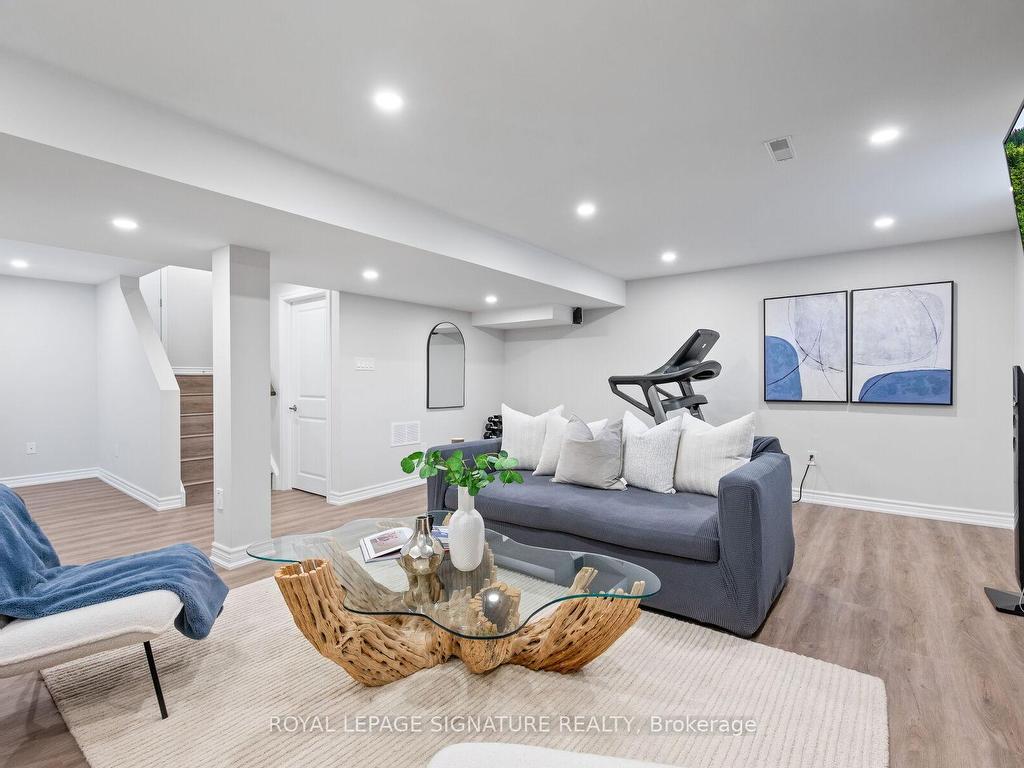 









1399


Underwood

Drive,
Mississauga,




ON
L4W 3M9

