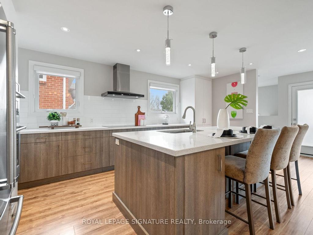 









1399


Underwood

Drive,
Mississauga,




ON
L4W 3M9


