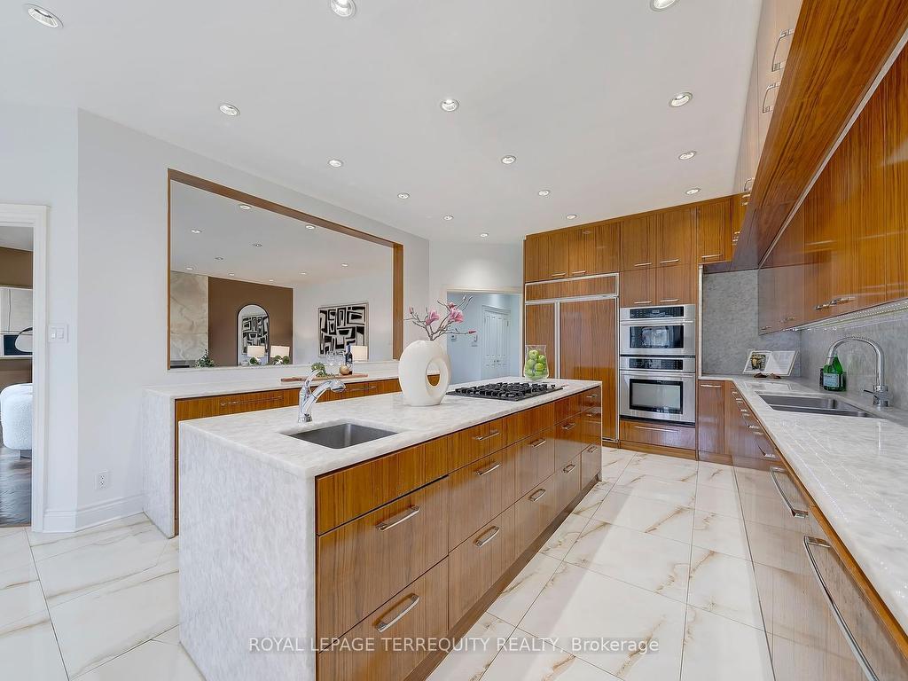 









166


Arnold

Avenue,
Vaughan,




ON
L4J 1B7

