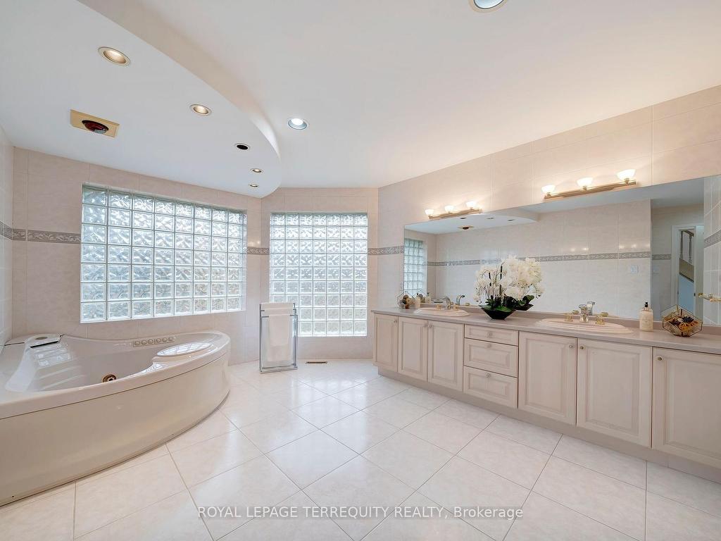 









166


Arnold

Avenue,
Vaughan,




ON
L4J 1B7

