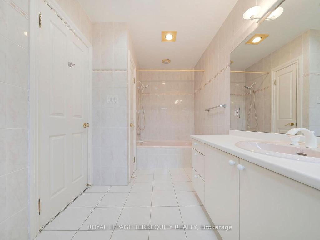 









166


Arnold

Avenue,
Vaughan,




ON
L4J 1B7

