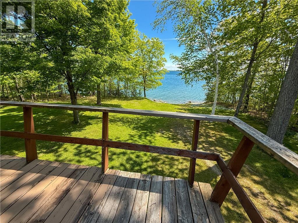 












28 Paul's Point Lane

,
Mindemoya, Manitoulin Island,




Ontario
P0P1S0

