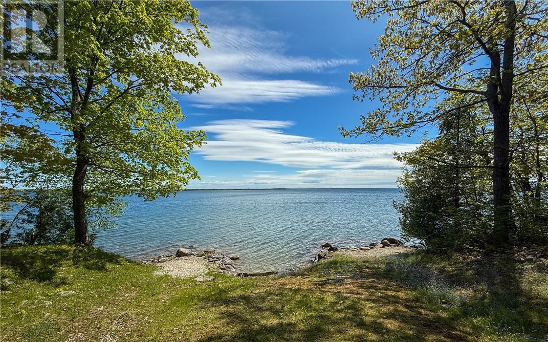 












28 Paul's Point Lane

,
Mindemoya, Manitoulin Island,




Ontario
P0P1S0

