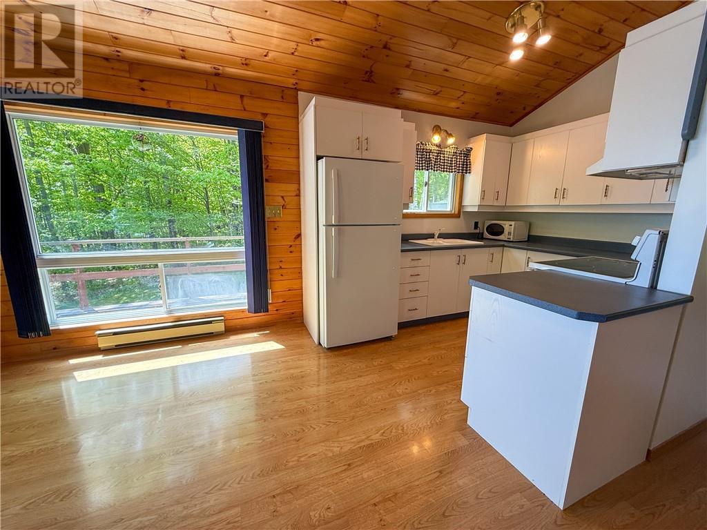 












28 Paul's Point Lane

,
Mindemoya, Manitoulin Island,




Ontario
P0P1S0

