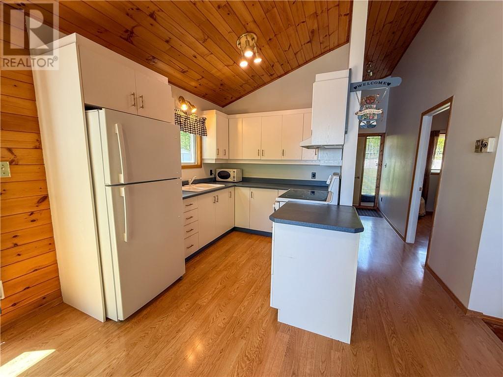 












28 Paul's Point Lane

,
Mindemoya, Manitoulin Island,




Ontario
P0P1S0

