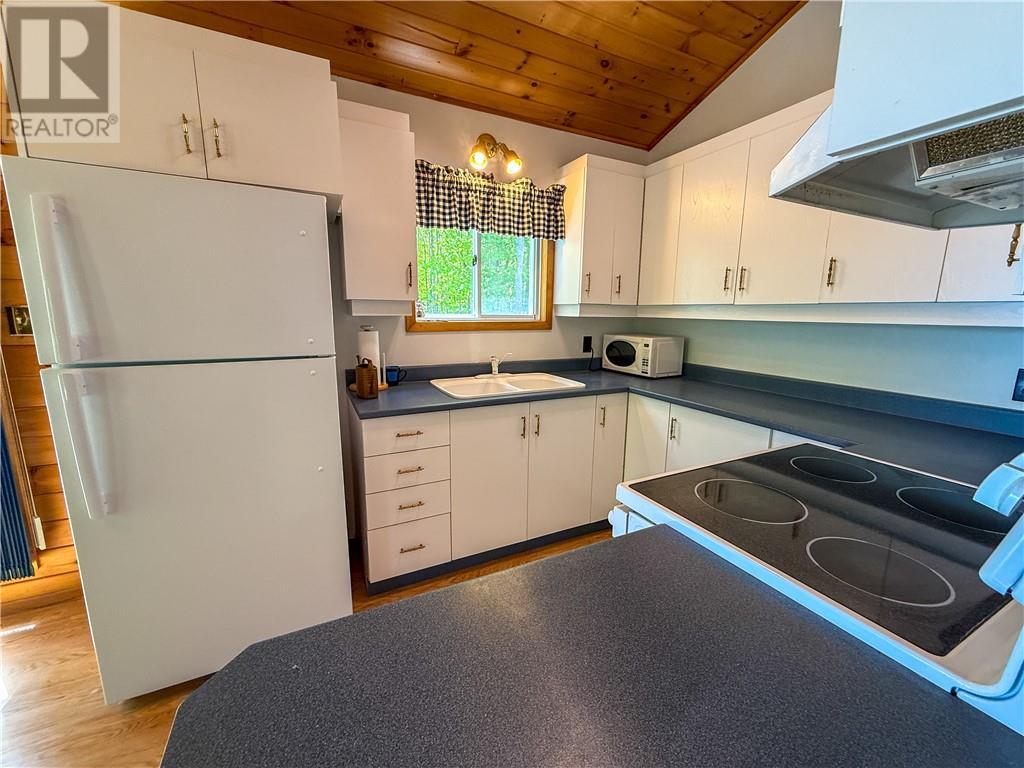 












28 Paul's Point Lane

,
Mindemoya, Manitoulin Island,




Ontario
P0P1S0

