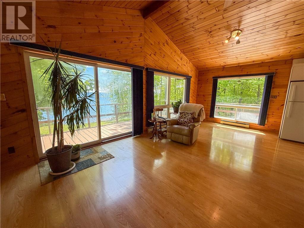 












28 Paul's Point Lane

,
Mindemoya, Manitoulin Island,




Ontario
P0P1S0

