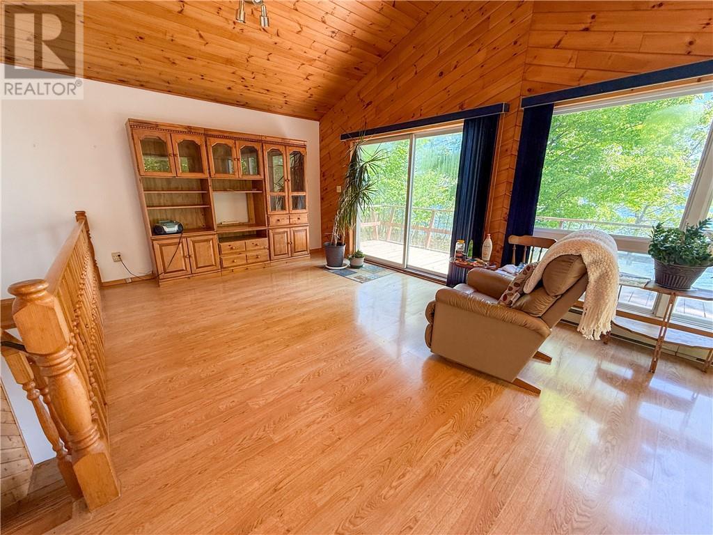 












28 Paul's Point Lane

,
Mindemoya, Manitoulin Island,




Ontario
P0P1S0

