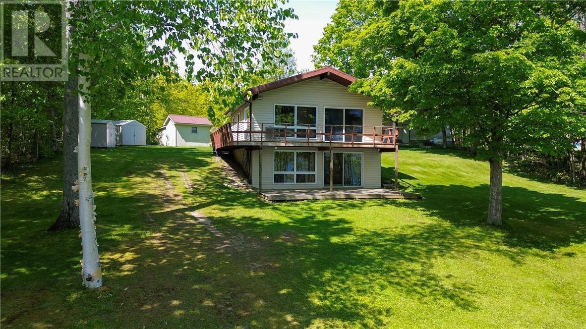 












28 Paul's Point Lane

,
Mindemoya, Manitoulin Island,




Ontario
P0P1S0

