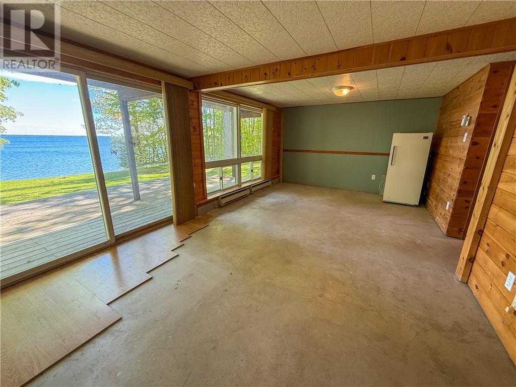 












28 Paul's Point Lane

,
Mindemoya, Manitoulin Island,




Ontario
P0P1S0

