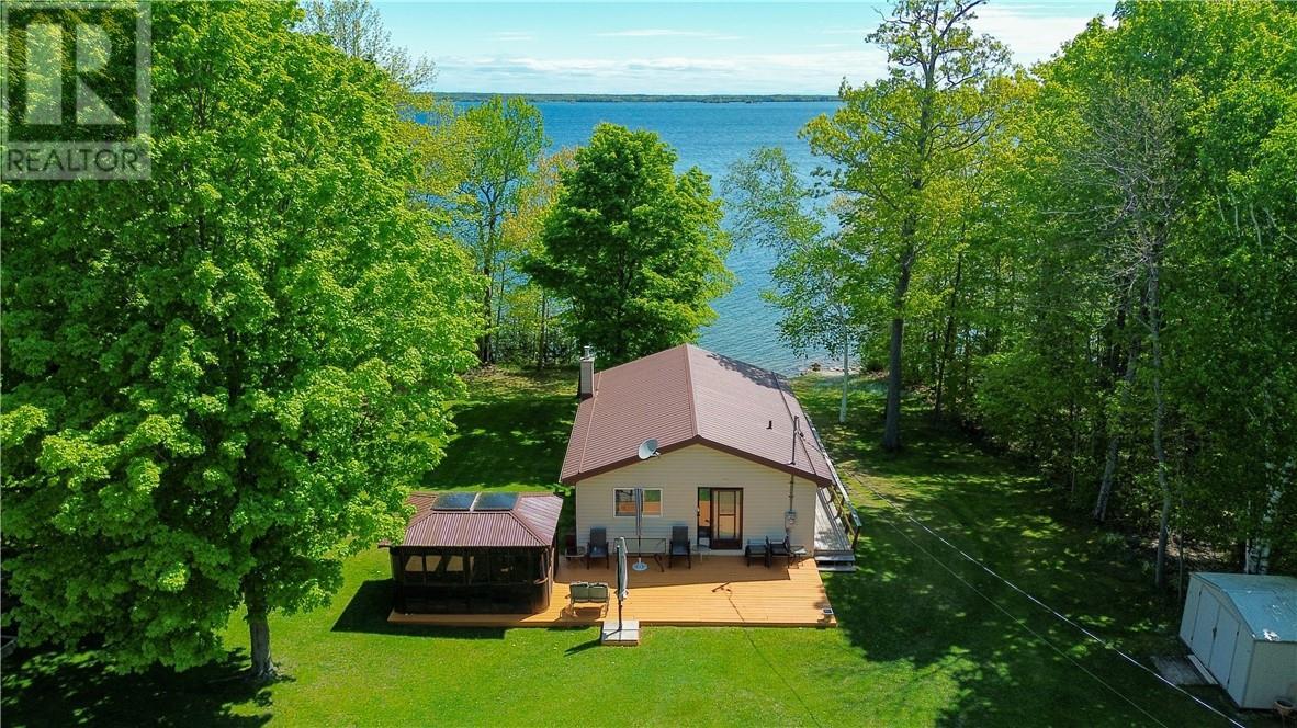 












28 Paul's Point Lane

,
Mindemoya, Manitoulin Island,




Ontario
P0P1S0

