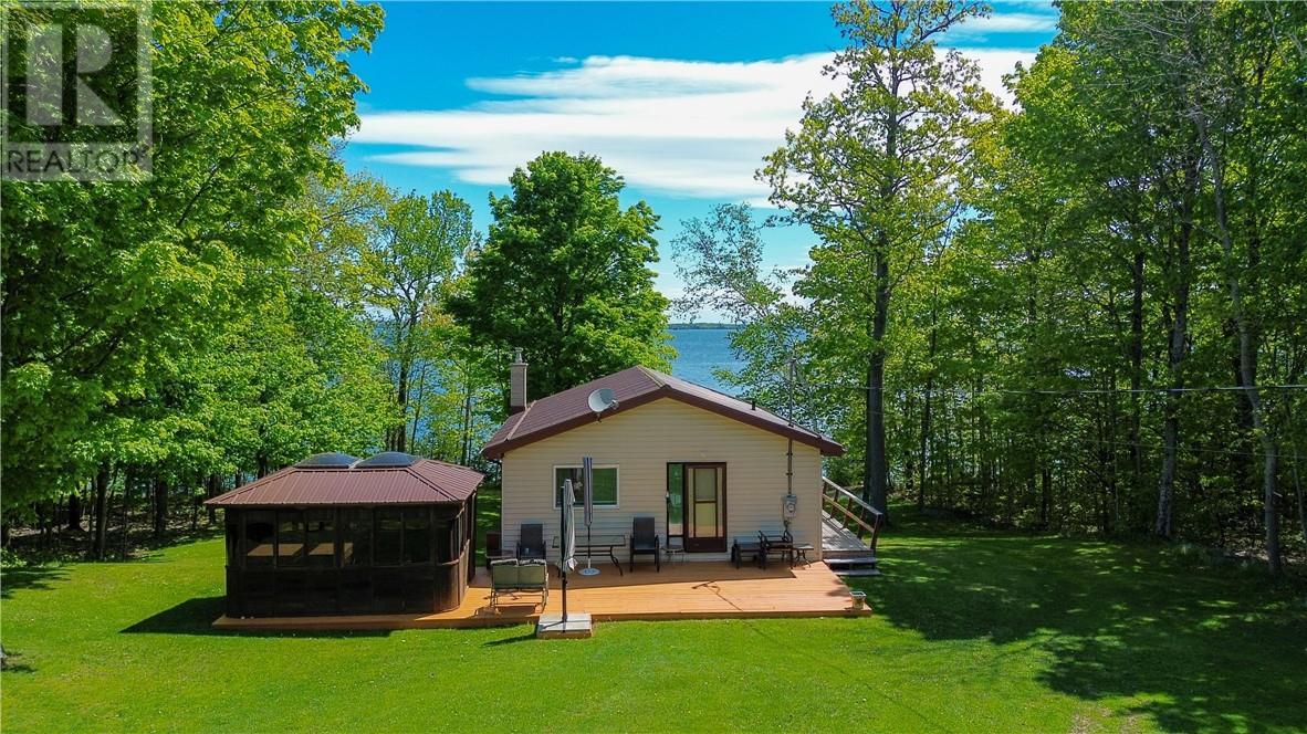 












28 Paul's Point Lane

,
Mindemoya, Manitoulin Island,




Ontario
P0P1S0

