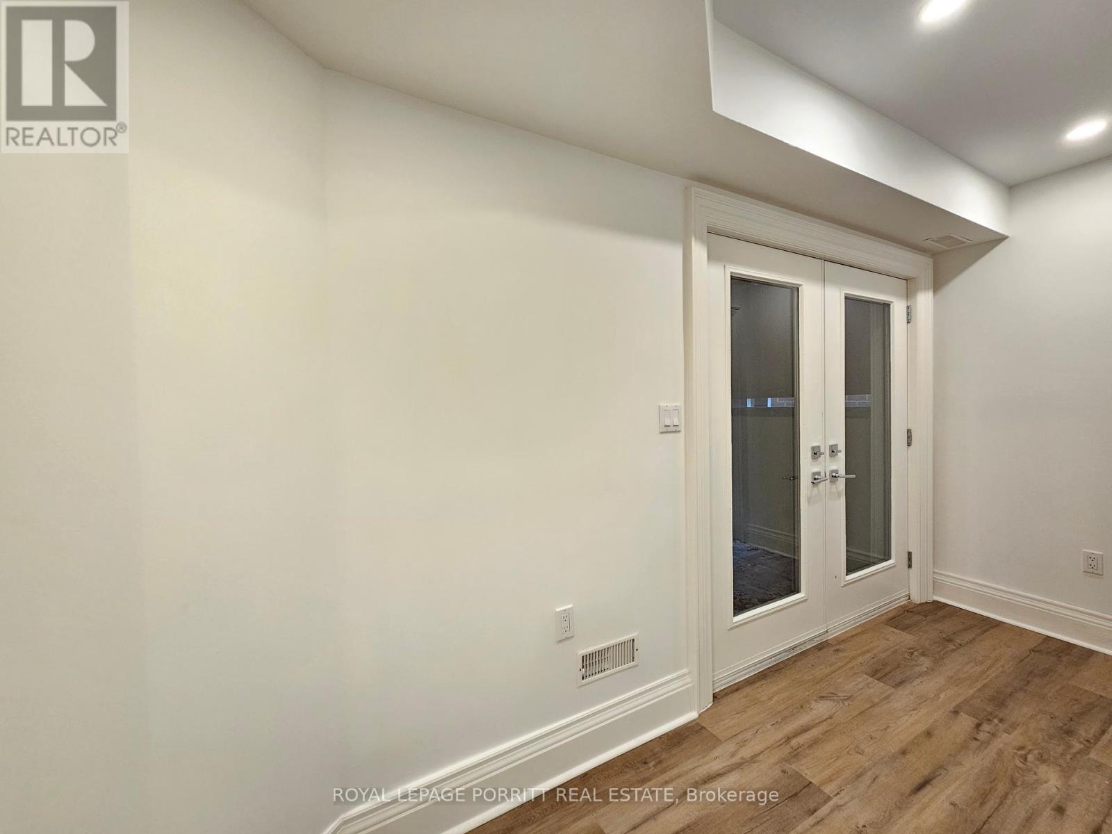 












#LOWER - 45 BRULE CRESCENT

,
Toronto,




Ontario
M6S4H8

