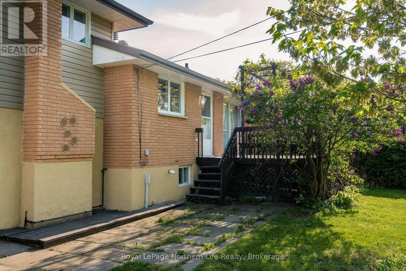 












120 MACBETH CRESCENT S

,
North Bay (Widdifield),




Ontario
P1B7X6

