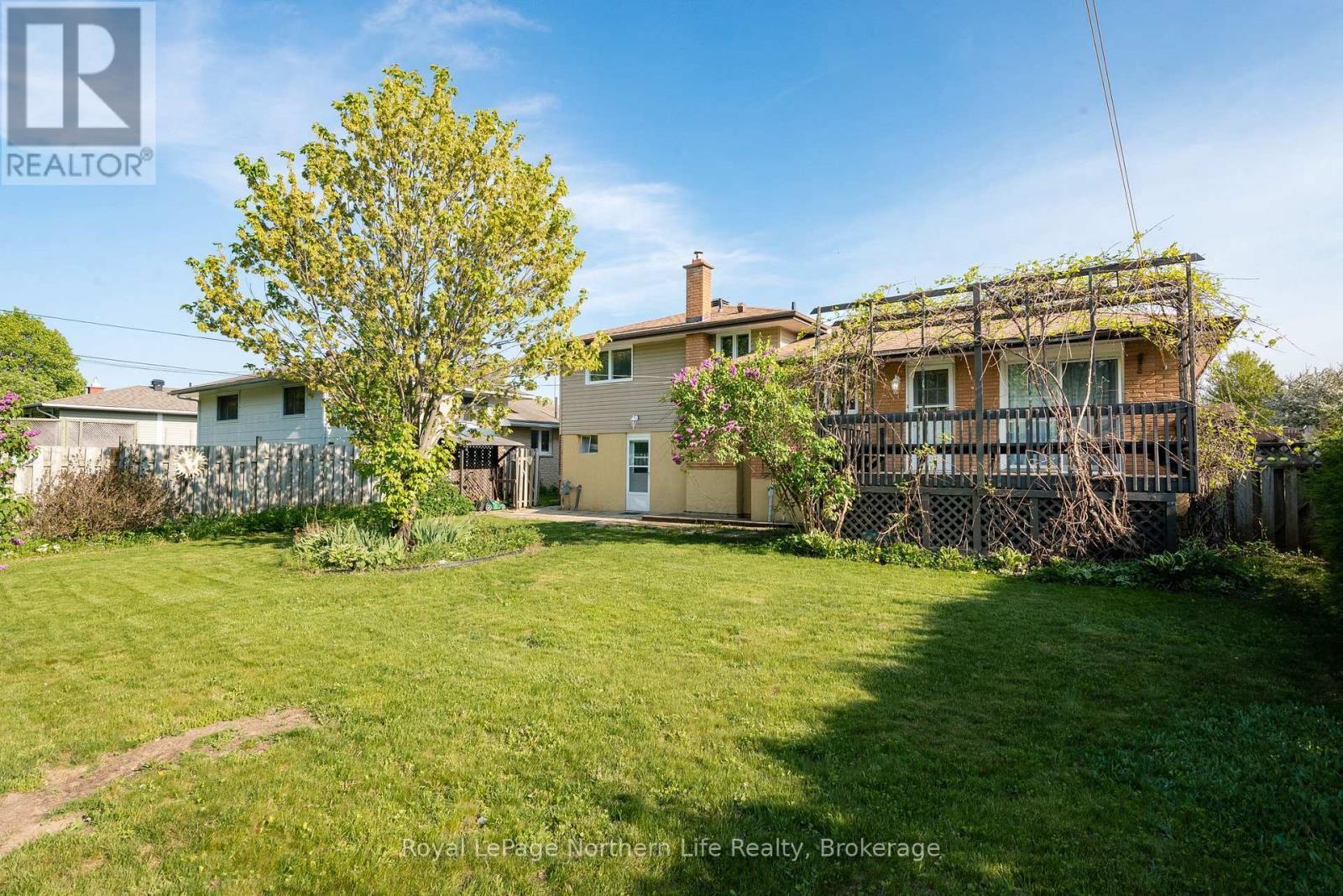 












120 MACBETH CRESCENT S

,
North Bay (Widdifield),




Ontario
P1B7X6


