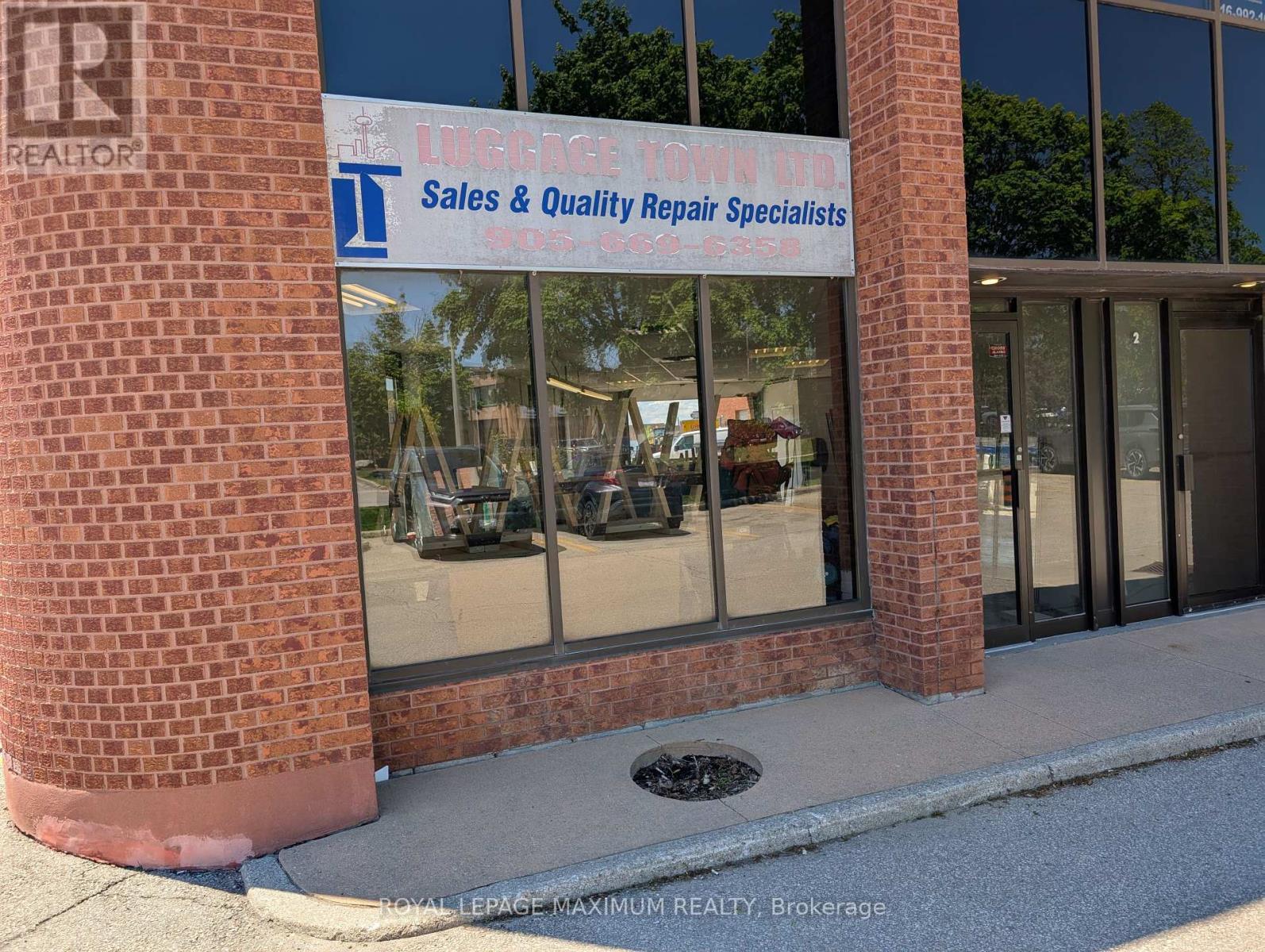












1 - 644 MILLWAY AVENUE

,
Vaughan,




Ontario
L4K4H4

