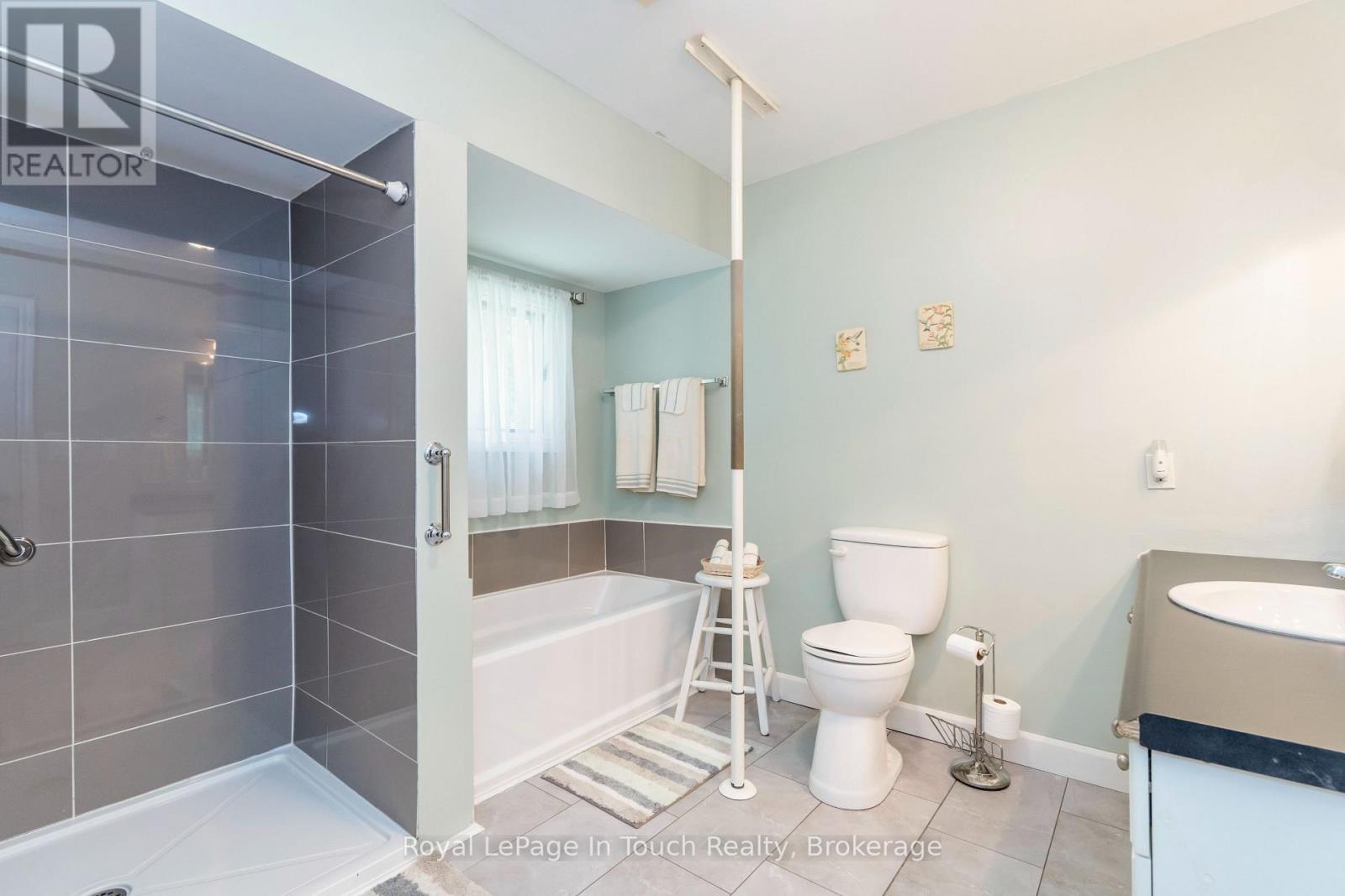 












66 JOLIET CRESCENT

,
Tiny,




Ontario
L9M0G3


