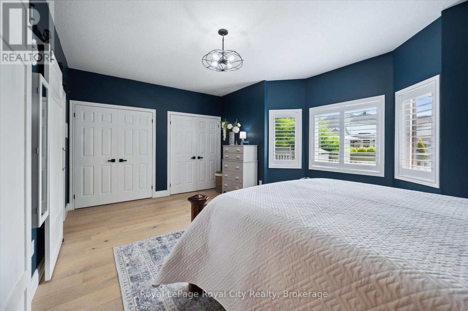












5 HANEY DRIVE

,
Guelph (Pineridge/Westminster Woods),




Ontario
N1L1N3

