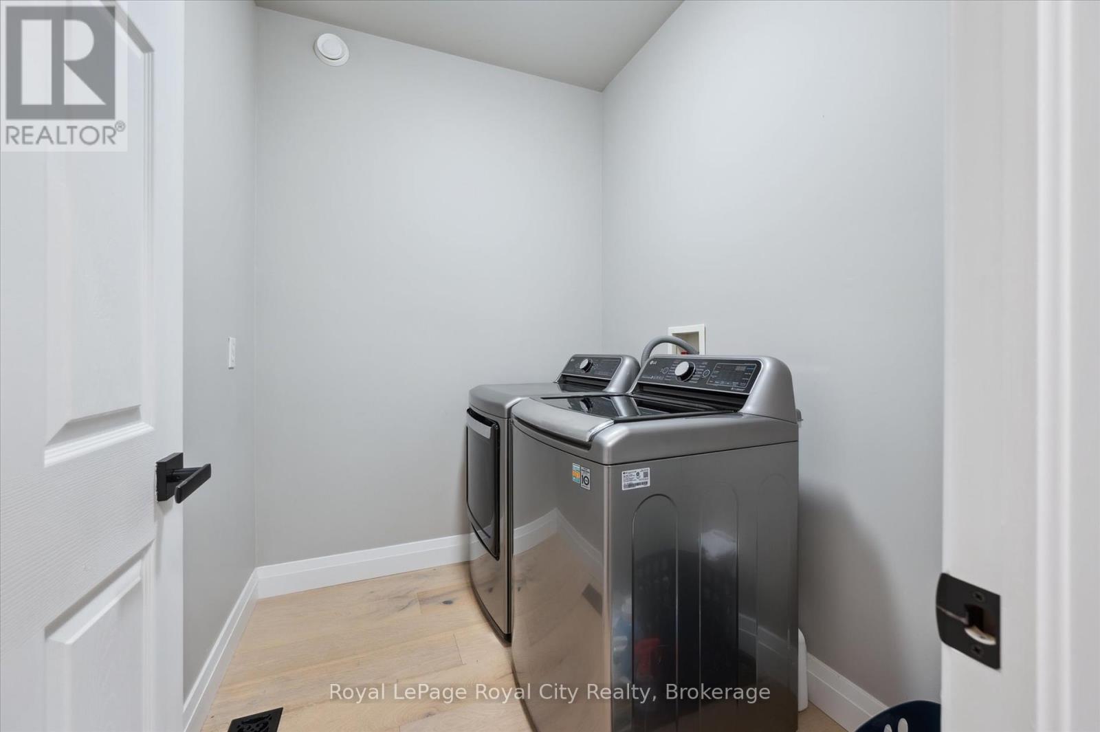 












5 HANEY DRIVE

,
Guelph (Pineridge/Westminster Woods),




Ontario
N1L1N3

