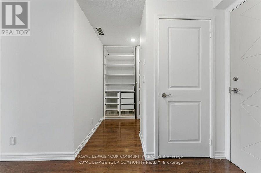 












214 - 18 HARDING BOULEVARD

,
Richmond Hill,




Ontario
L4C0T3

