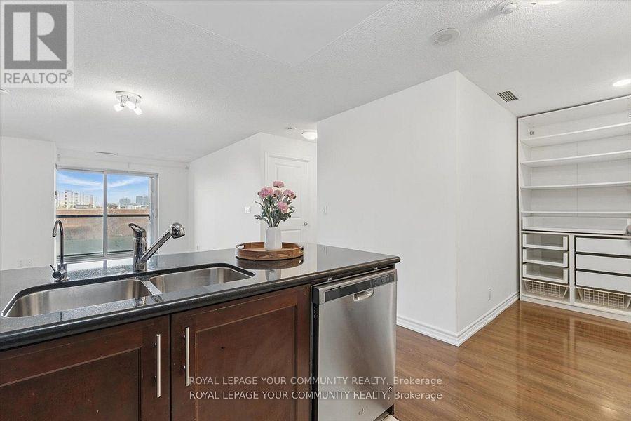 












214 - 18 HARDING BOULEVARD

,
Richmond Hill,




Ontario
L4C0T3

