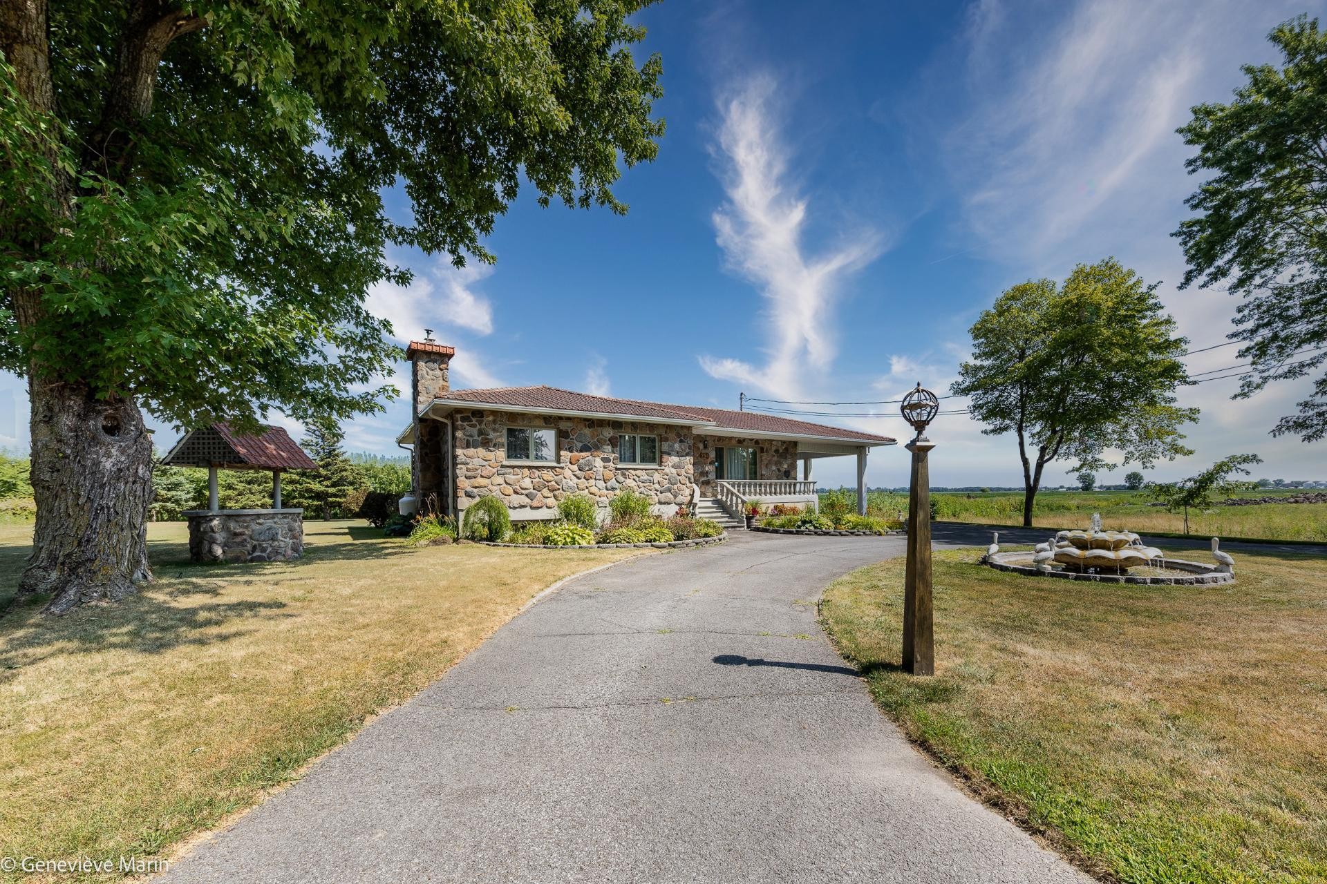 









214


Rg St-Édouard

,
Saint-Jean-sur-Richelieu,




QC
J2X5T9

