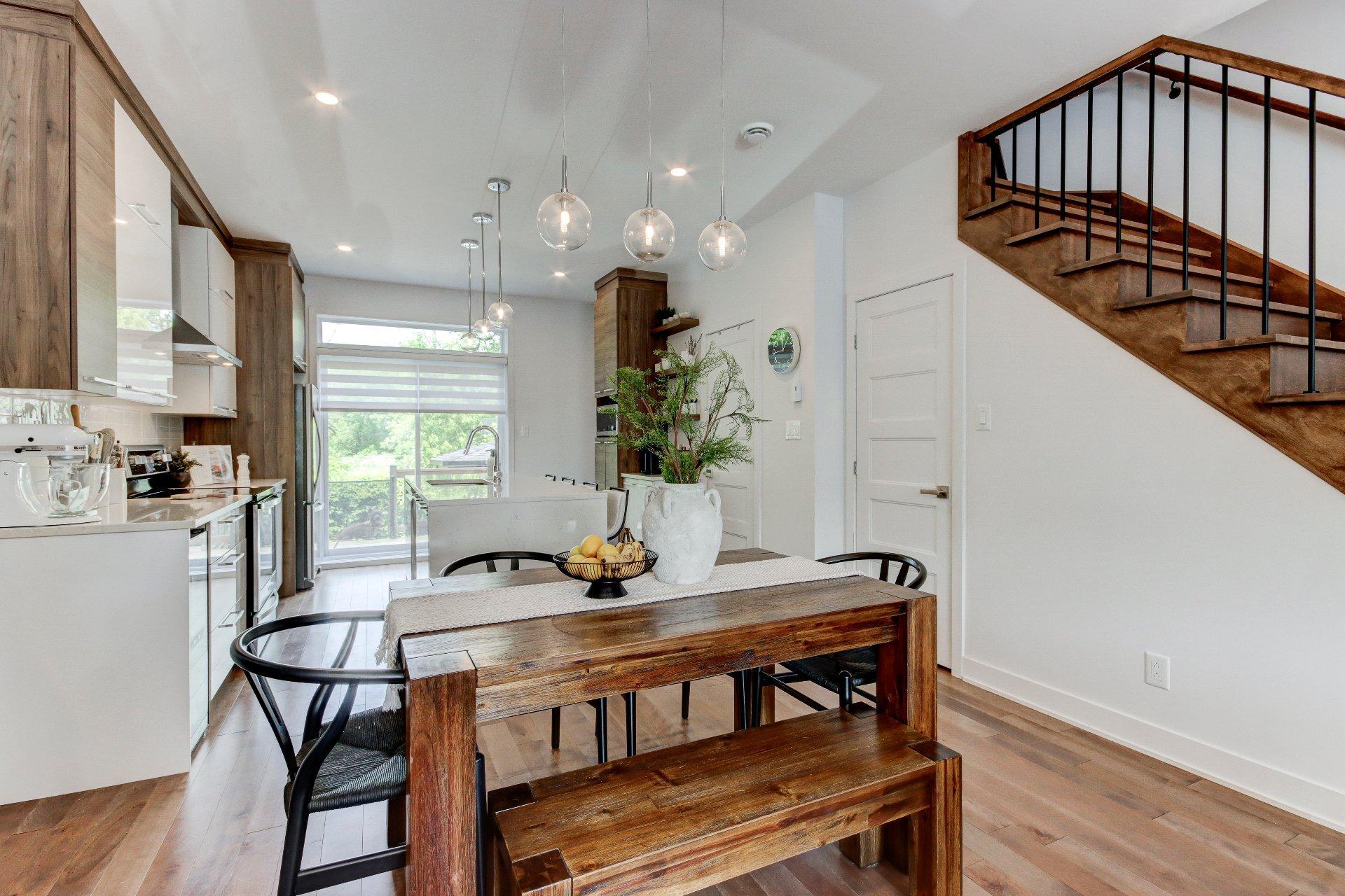 









885


Rue St-Jacques

, 102,
Saint-Jean-sur-Richelieu,




QC
J3B2N6

