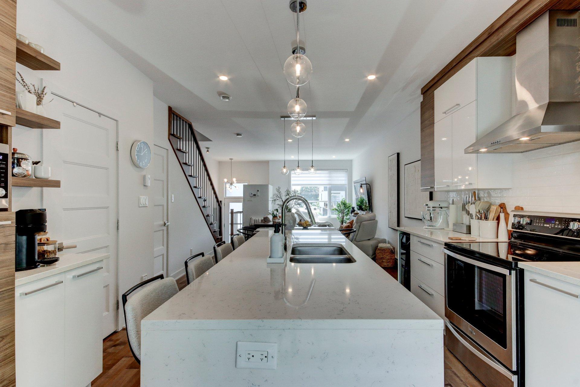 









885


Rue St-Jacques

, 102,
Saint-Jean-sur-Richelieu,




QC
J3B2N6

