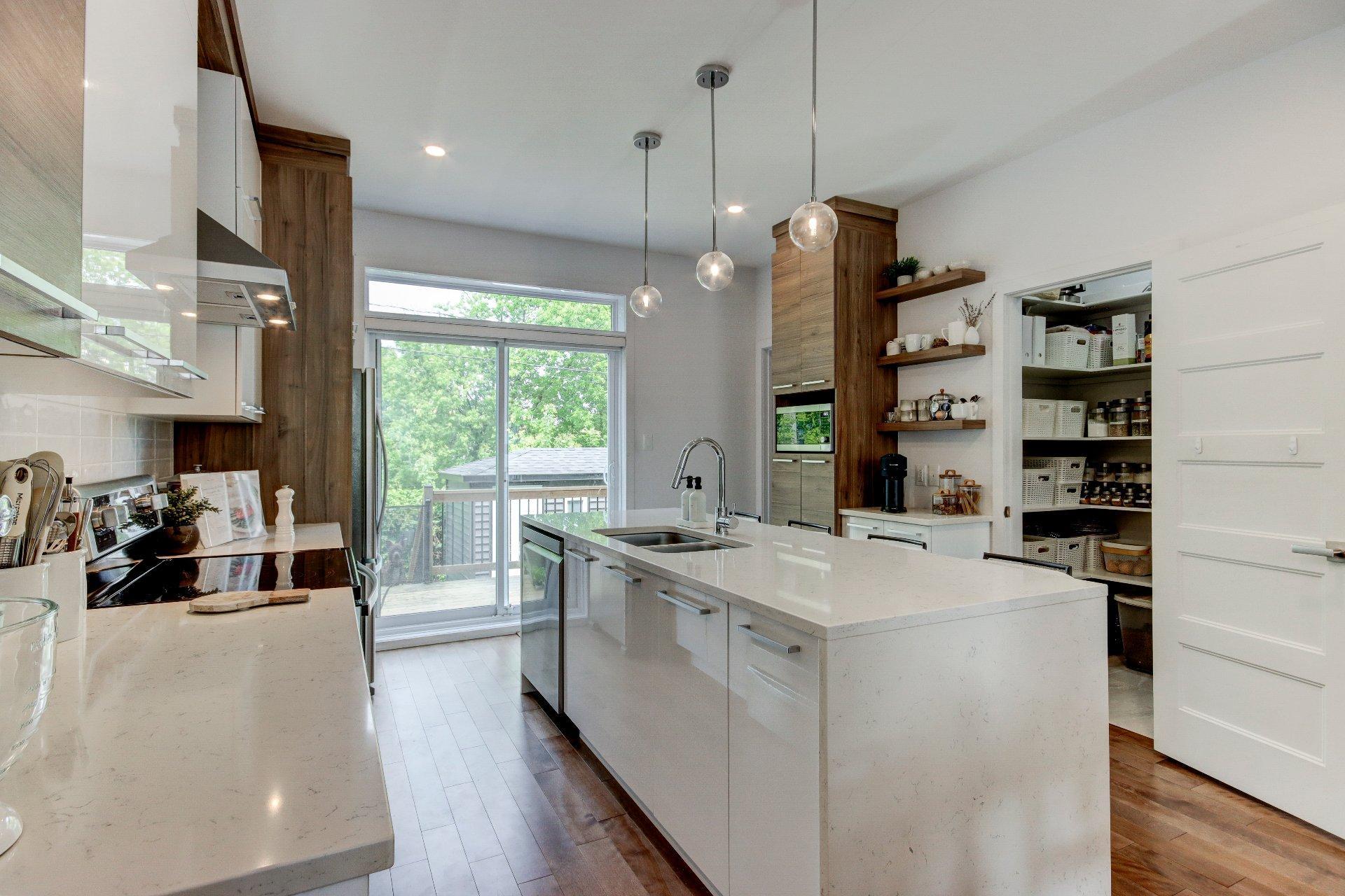









885


Rue St-Jacques

, 102,
Saint-Jean-sur-Richelieu,




QC
J3B2N6

